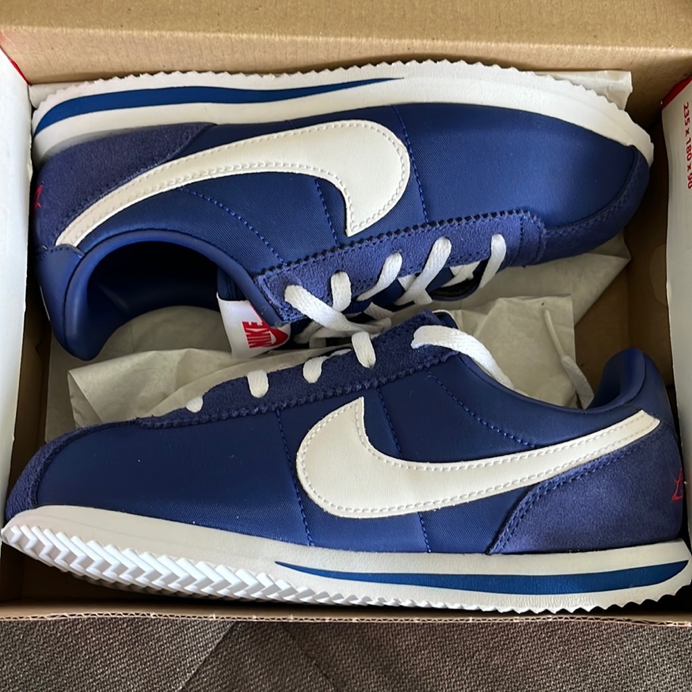 Brand new Limited addition kids * Rare Los Ángeles Dodgers Nike Cortez size 2